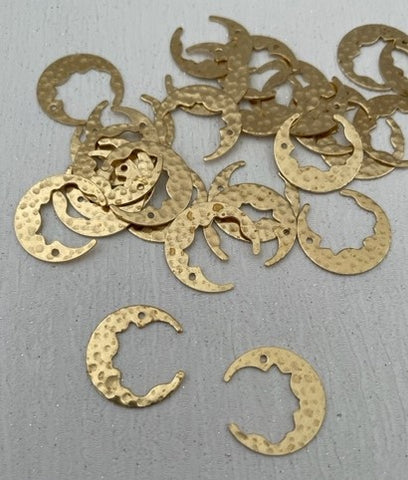 Brass Charm #37 Decorative Crescent Moon Pair (2 Pieces) 18mm 1 Hole Golden Colour Plated